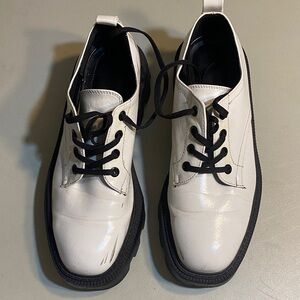 Zara White Leather Lace-Up Oxfords with Black Soles and Laces